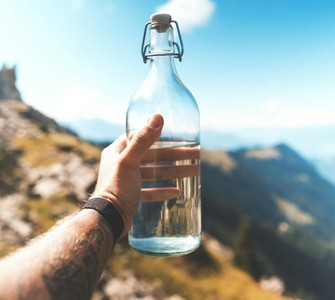How to Choose the Best Drinking Water for Daily Consumption? What to Check on the Label