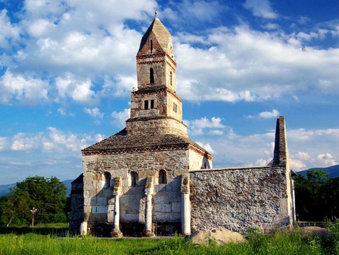 Biserica de piatră de la Densuș