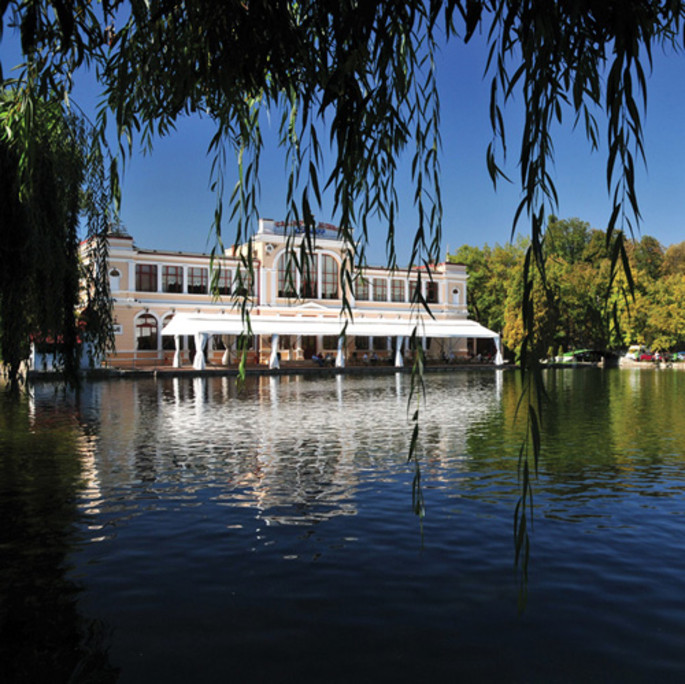 Restaurantul Chios și Lacul Chios