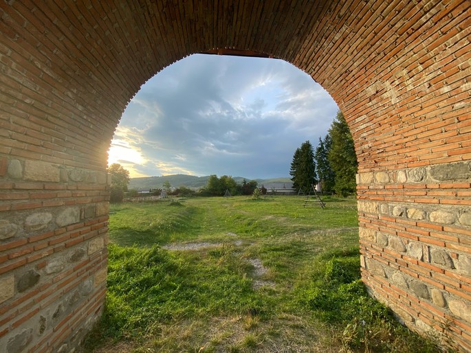 Curtea de Argeș, una destinazione turistica tra patrimonio medievale e monumenti storici Curtea de Argeș, una destinazione turistica tra patrimonio medievale e monumenti storici