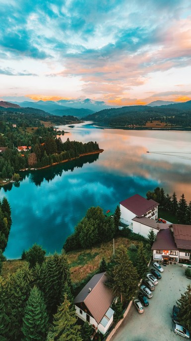 Colibița, una dintre cele mai spectaculoase destinații montane din România Colibița, una dintre cele mai spectaculoase destinații montane din România