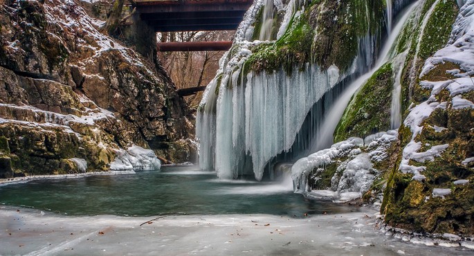 Bigar Waterfall in winter