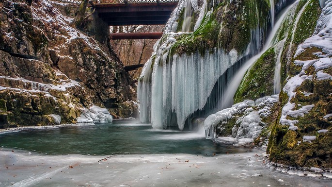 Bigar Waterfall in winter
