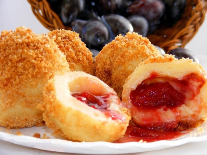 Plum dumplings