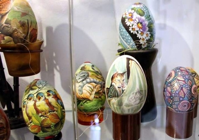 The Egg Museum, Vama