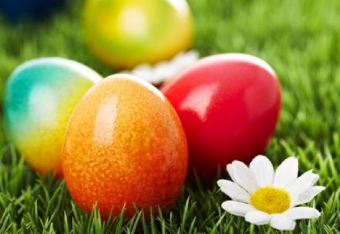 Naturally dyed eggs for Easter