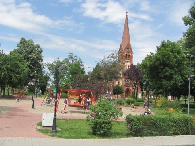 Dumbrăviţa - Parcul Central și Biserica Reformată