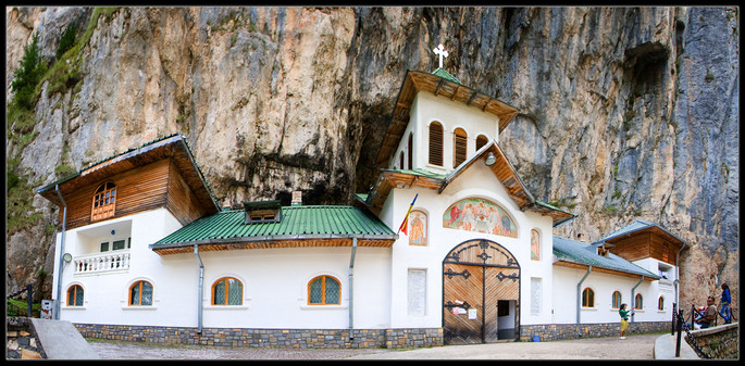 Ialomița Cave and Ialomița Monastery, Bucegi Mountains