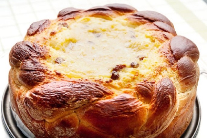 “Pasca” or the Romanian Easter Bread with cheese