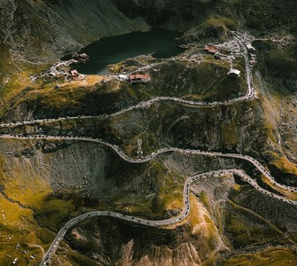 The Royal Road – Transalpina vs. Transfăgărășan