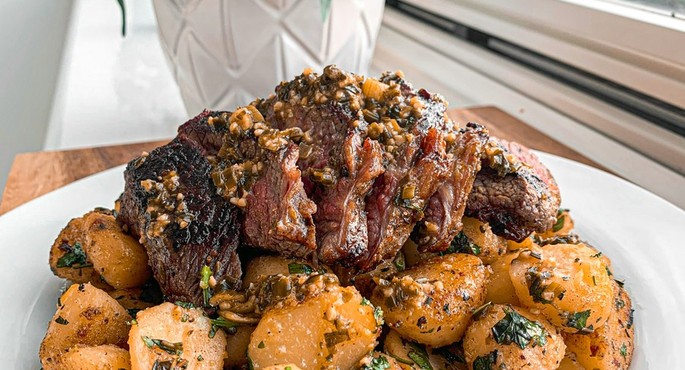 Oven-Baked Potatoes with Meat: A Simple and Flavorful Recipe Oven-Baked Potatoes with Meat: A Simple and Flavorful Recipe