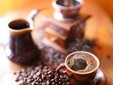Românii beau cafea turcească