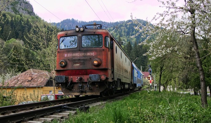 Train Travel Across Romania: The Most Spectacular Railway Routes That Turn the Journey into the Destination Train Travel Across Romania: The Most Spectacular Railway Routes That Turn the Journey into the Destination