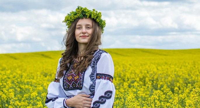 The Romanian Ia – The Traditional Blouse