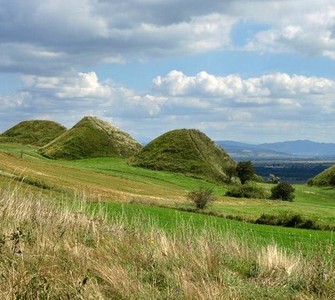 The mounds of Șona