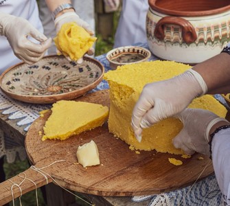 Where Does Mămăligă Actually Come From? The Story of a Dish That Became a Symbol of Romanian Cuisine