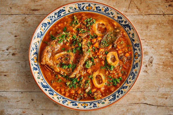 Ossobuco: la storia del piatto italiano e la ricetta a lunga cottura Ossobuco: la storia del piatto italiano e la ricetta a lunga cottura