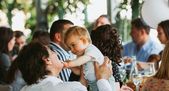 A doua zi de Paște – ziua dăruirii, a meselor împărtășite și a bucuriei în familie. A doua zi de Paște – ziua dăruirii, a meselor împărtășite și a bucuriei în familie.