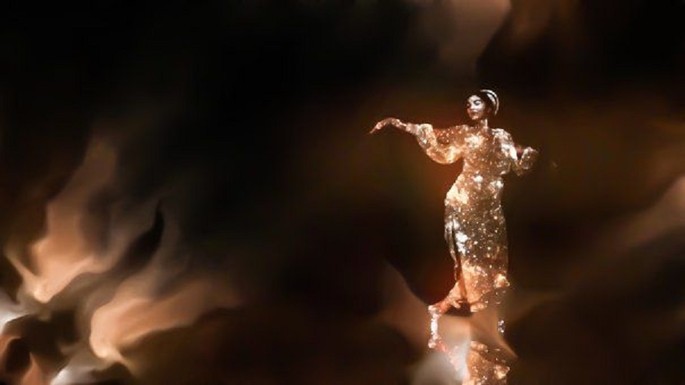 Antonia Rașovan dansează Odissi în Mountain and cloud de Thy Veils