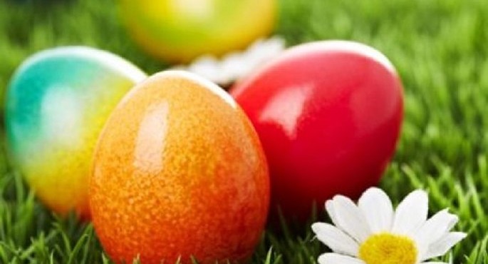 Naturally dyed eggs for Easter